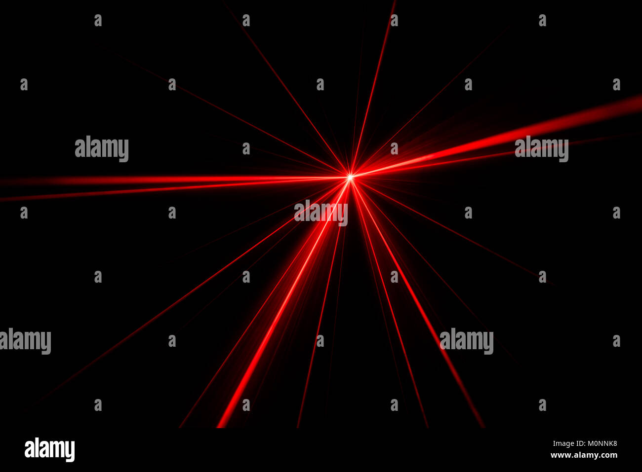 Effet de lumière laser rouge sur fond noir. Banque D'Images