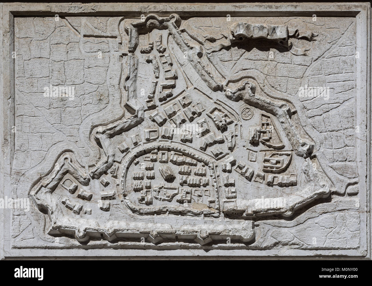 Carte ancienne de Padoue ville avec de vieux murs en pierre, d'un allégement fiscal sur l'église Santa Maria del Giglio à Venise, a terminé au 17e siècle Banque D'Images
