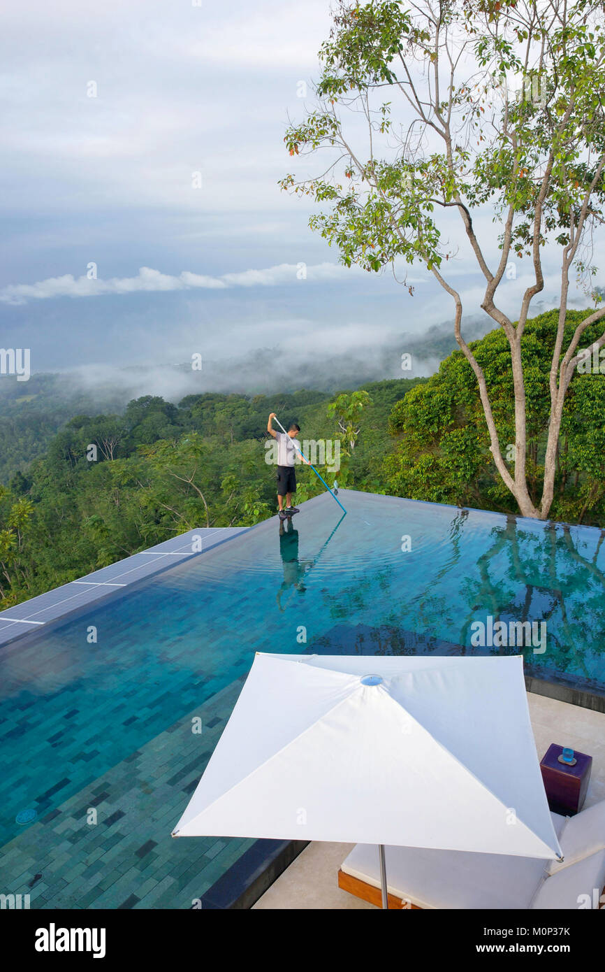 Costa Rica, Osa peninsula,vue plongeante de la piscine de l'ecolodge Kura design villas donnant sur l'océan pacifique Banque D'Images