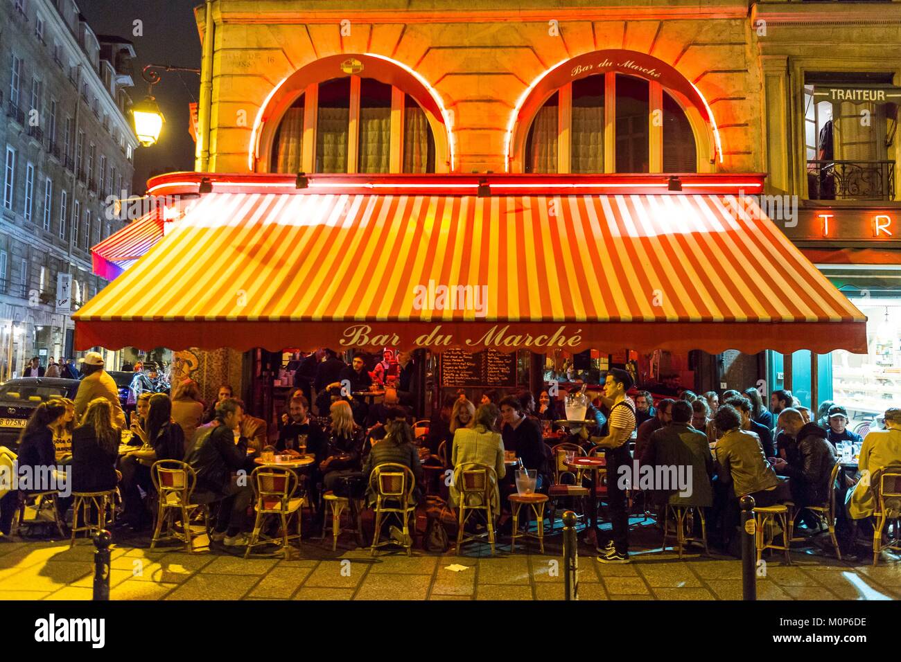 France,Paris,quartier de Saint Germain des Prés rue de Buci,terrasse,de restaurants et cafés Banque D'Images