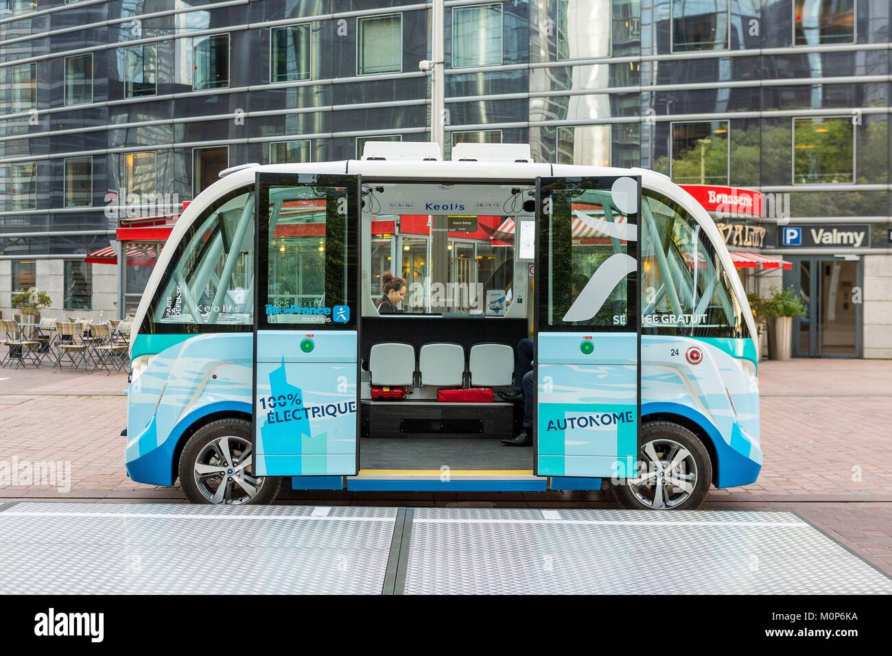 France,Hauts de Seine,La Defense,entièrement automatisé d'un véhicule électrique sans chauffeur Banque D'Images