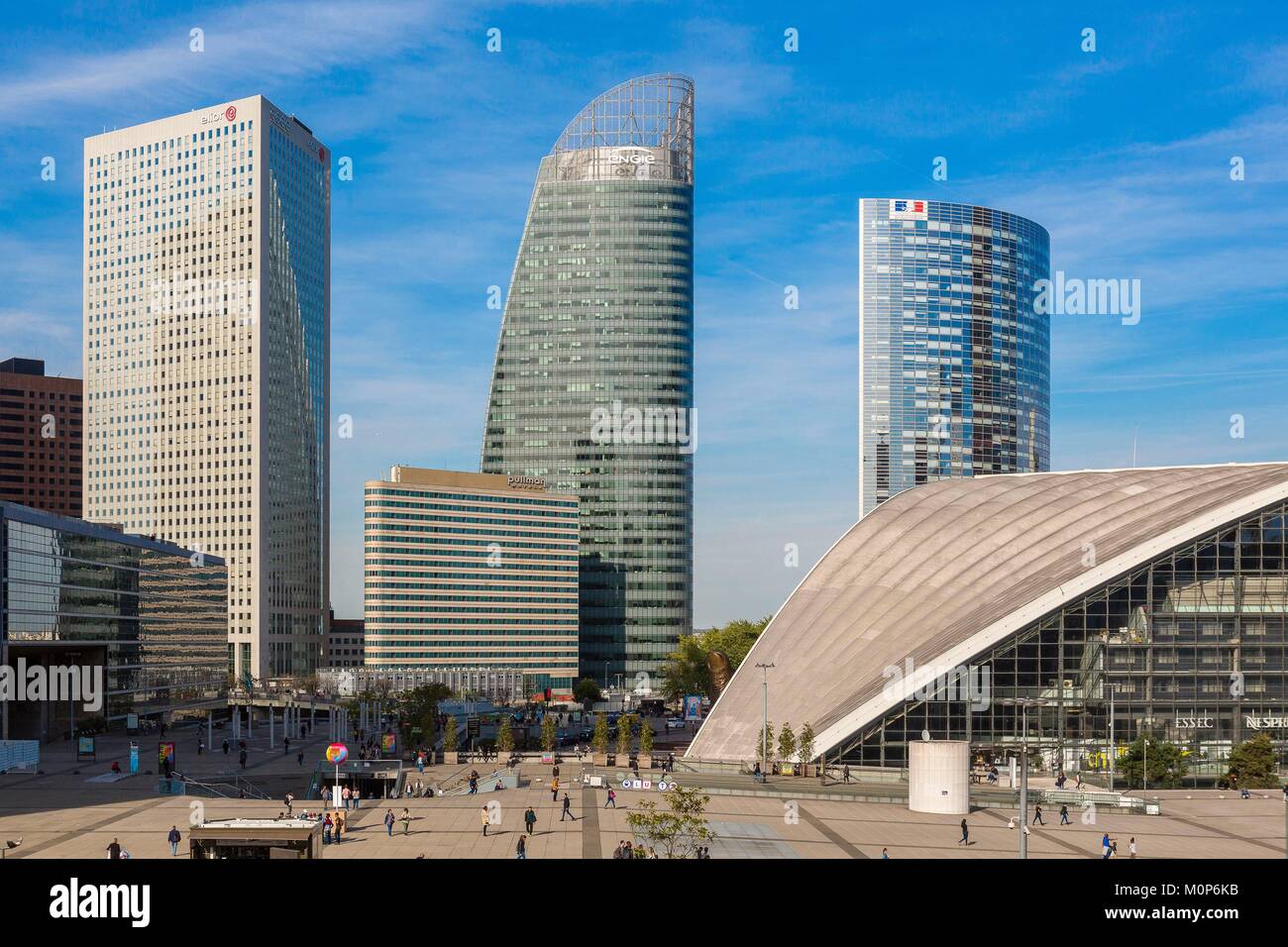 France,Hauts de Seine,La Défense nationale,les bâtiments du quartier des affaires et le dôme de la CNIT Banque D'Images