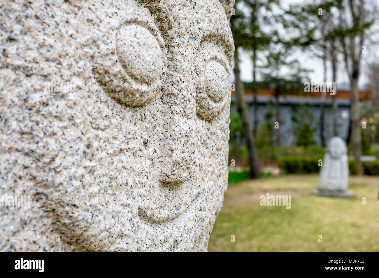 La Corée du Sud, Séoul, Jongno-gu district,Musée National Folklorique,Dongjaseok Bucksu Muninseok,et statues protectrices sont Banque D'Images