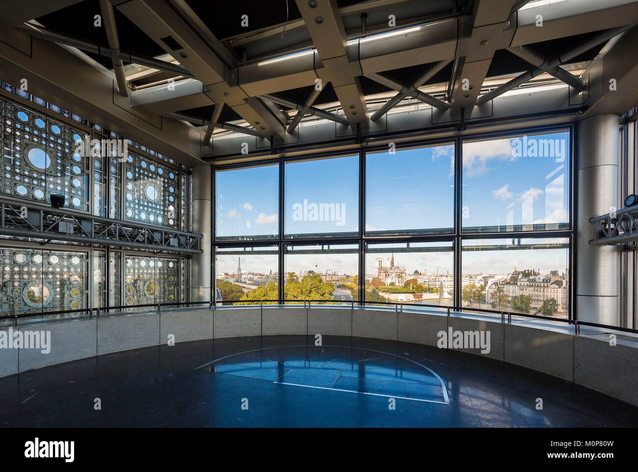 France, Paris, Institut du Monde Arabe (IMA), conçu par les architectes Jean Nouvel et Architecture-Studio Banque D'Images