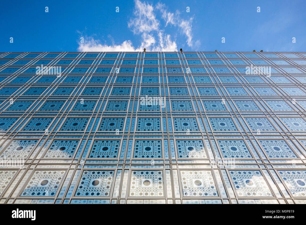 France, Paris, Institut du Monde Arabe (IMA), conçu par les architectes Jean Nouvel et Architecture-Studio Banque D'Images