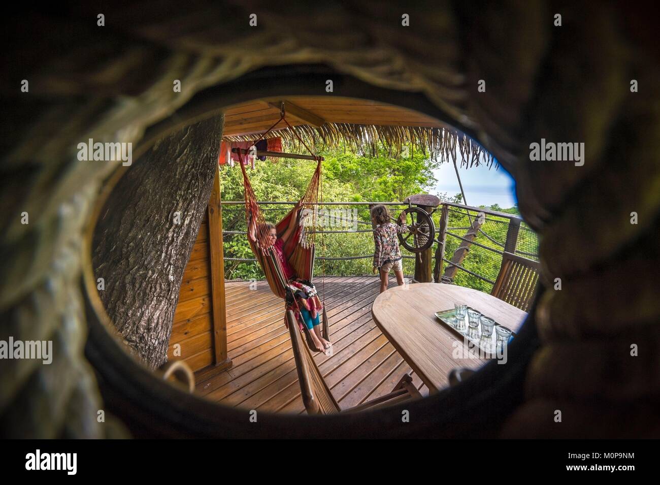 France,Caraïbes Petites Antilles, la Guadeloupe, Basse-Terre,,vieux habitants,sur les hauteurs de la ville, l'Habitation Getz,ancienne maison coloniale transformée en un bed and breakfast avec ses maisons dans les arbres,ici le pirate shack Banque D'Images