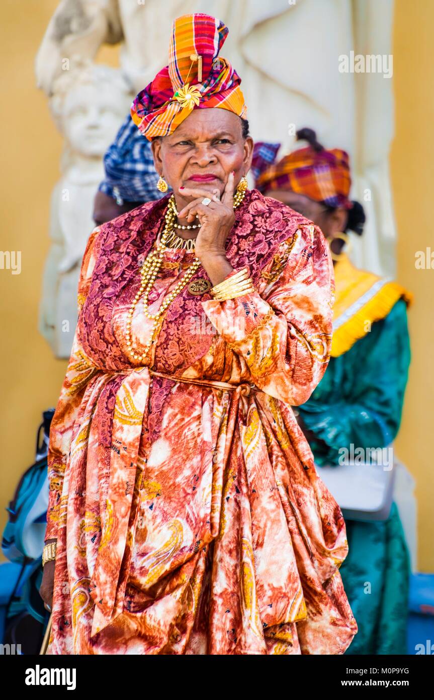 La France, la Guadeloupe, Grande-Terre, Pointe-à-Pitre,portrait d'une femme  habillée en costume créole traditionnel pour la Guadeloupe les femmes de  pêcheurs, le festival Photo Stock - Alamy