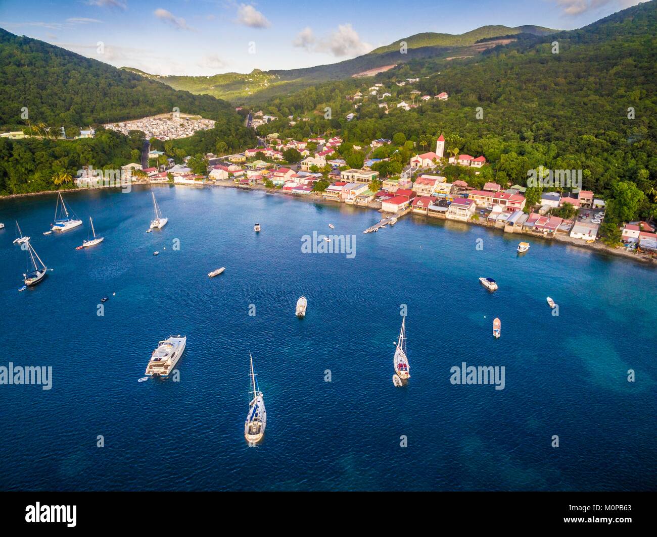 Deshaies village guadeloupe Banque de photographies et d’images à haute