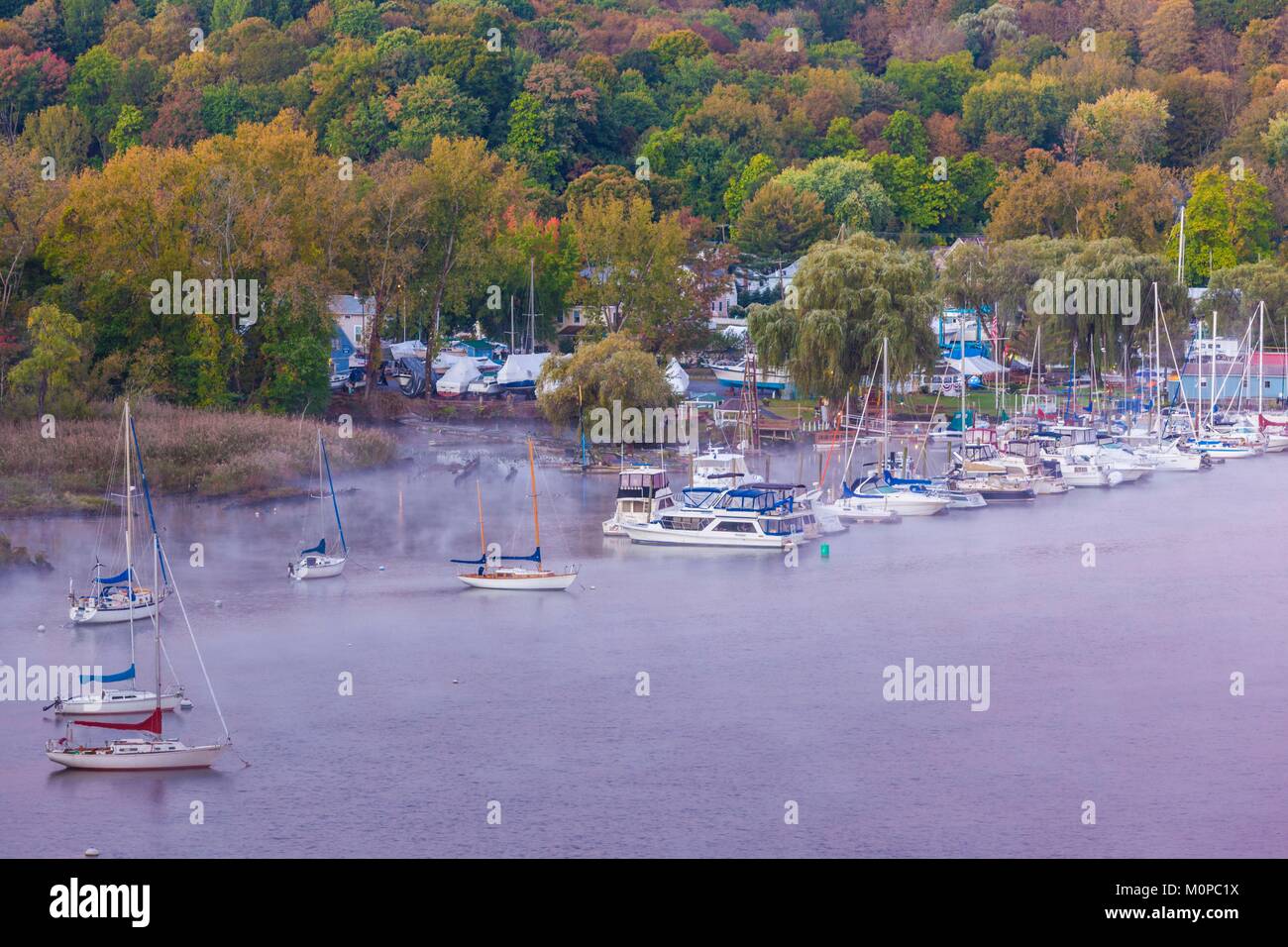 United States, New York, le Hudson Valley,Kingston,Rondout Creek,dawn,automne Banque D'Images