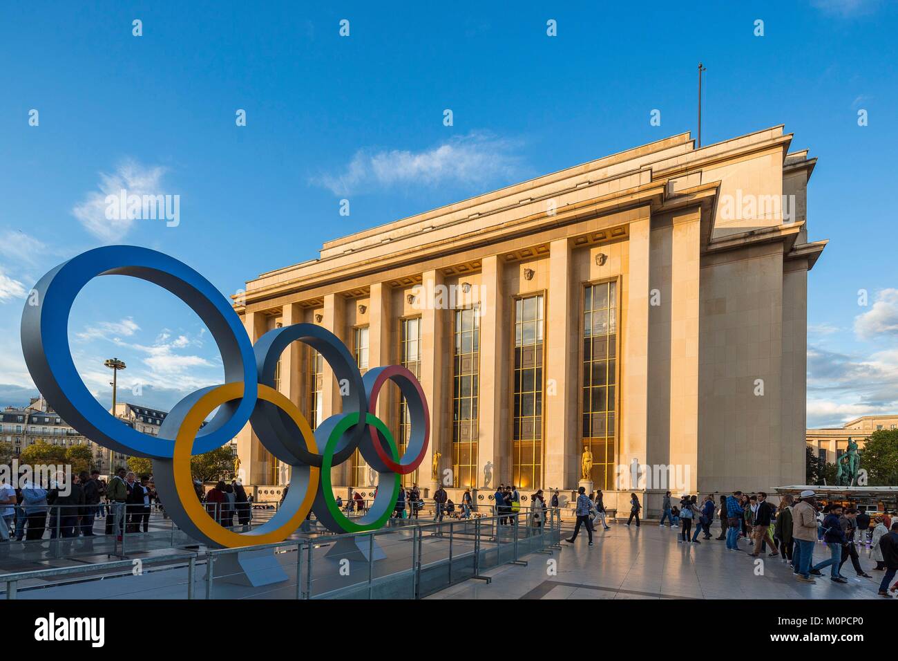 Décoration de jeux olympiques Banque de photographies et d'images à haute  résolution - Alamy