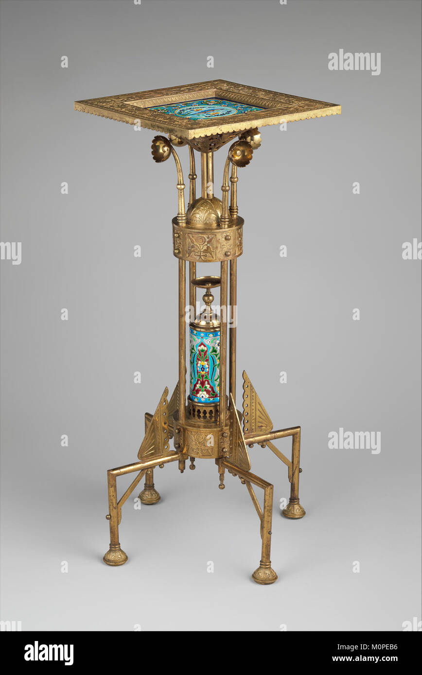 Ce porte-cartes, situé au Metropolitan Museum of Art, est un bel exemple d'arts décoratifs, mettant en valeur le savoir-faire artisanal en métallurgie, design et fonctionnalité. Banque D'Images