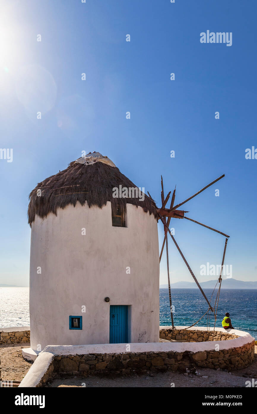 Un vieux moulin symbole de l'île grecque de Mykonos Banque D'Images