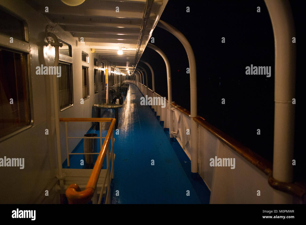 Pont des navires de croisière de nuit Banque D'Images