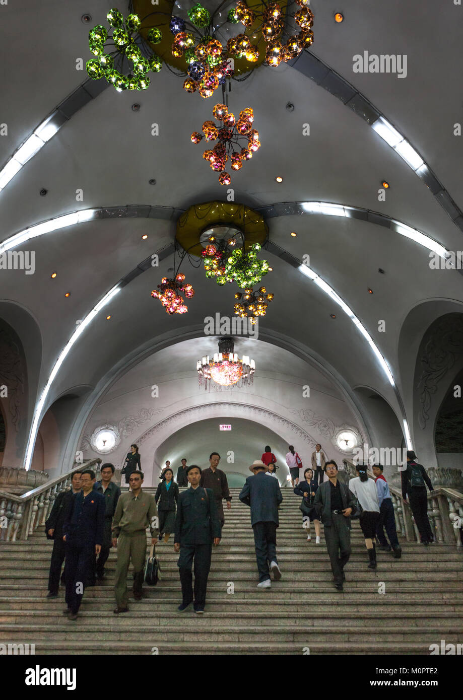 Les gens de la Corée du Nord à la station de métro, de la province de