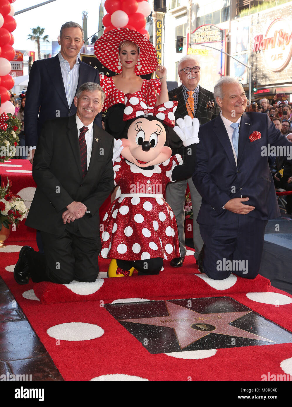 Hollywood, Californie, USA. 22 janvier, 2018. 22 janvier 2018 - Los Angeles, Californie - Leron Gubler, Jeff Zarrinnam, Katy Perry, Vin Di Bona, Robert A. Iger, Minnie Mouse. Disney Minnie Mouse's célèbre son 90e anniversaire avec l'étoile sur le Hollywood Walk of Fame. Crédit photo : F. Sadou/AdMedia Crédit : F. Sadou/AdMedia/ZUMA/Alamy Fil Live News Banque D'Images