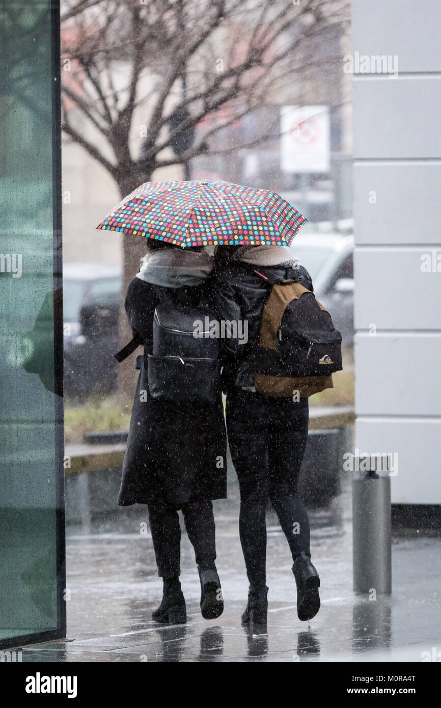 Londres, Royaume-Uni. 24 Jan, 2018. Météo France : Fortes pluies et vents hits centre de Londres. Crédit : Guy Josse/Alamy Live News Banque D'Images