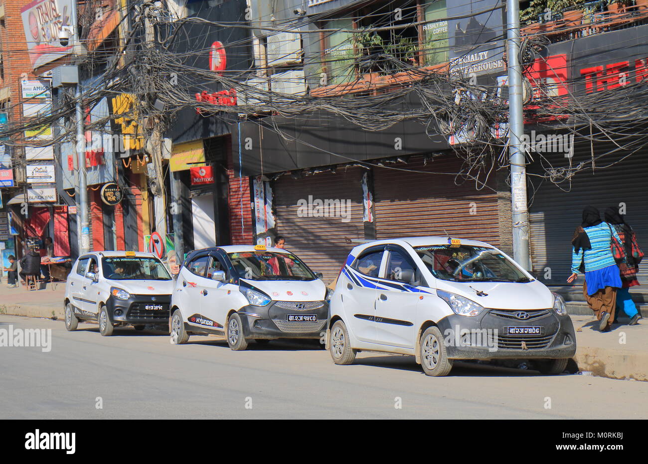 Des taxis sont disponibles pour les passagers à Thamel Katmandou au Népal. Banque D'Images