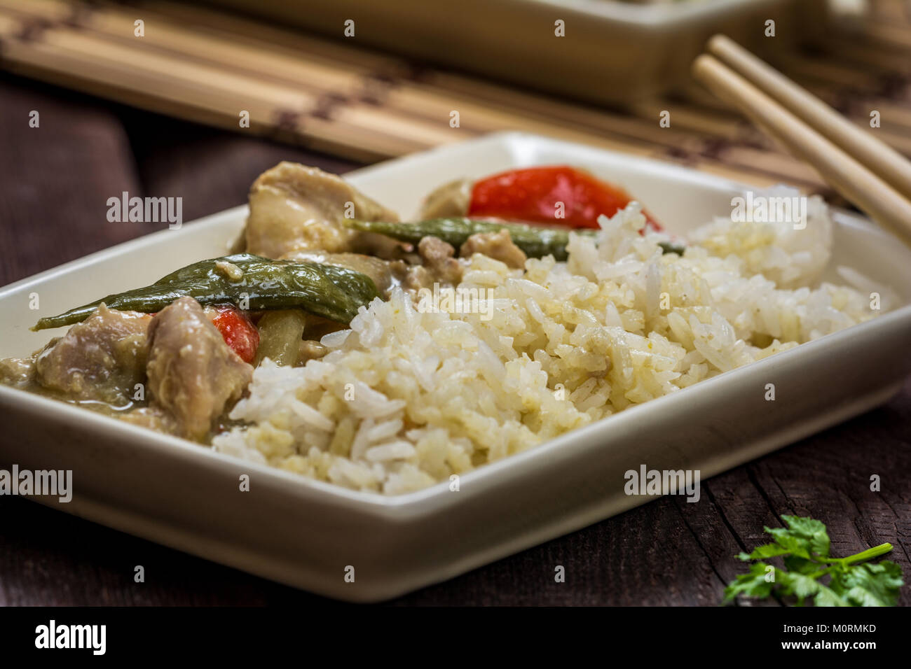 Poulet au curry vert avec les Indiens et les légumes et riz Banque D'Images