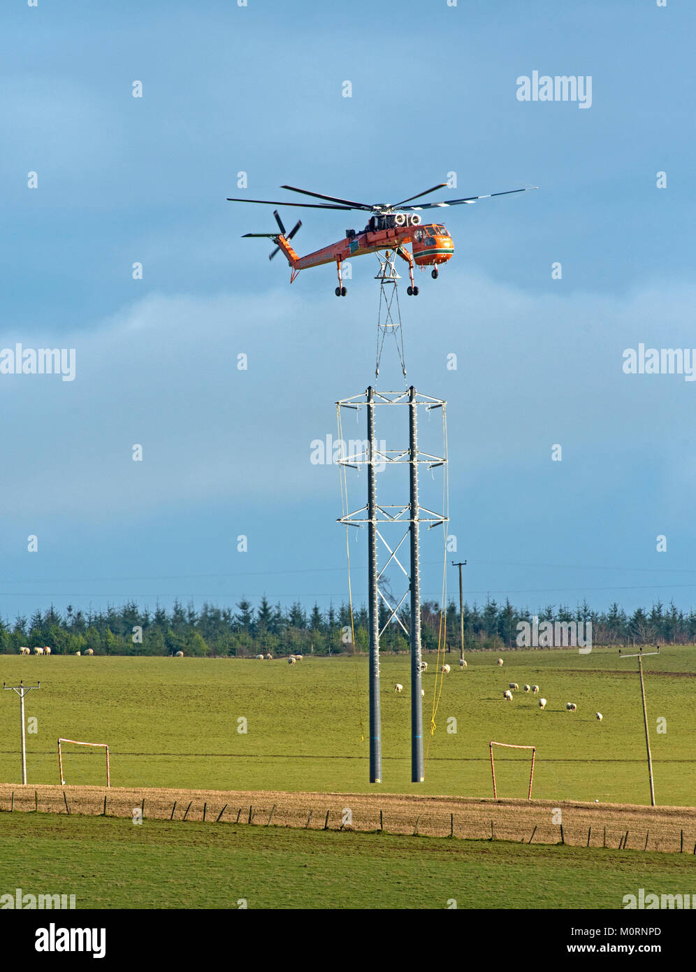 Erickson Air Crane à Drumuir site ferme éolienne près de Keith dans Moray. Banque D'Images