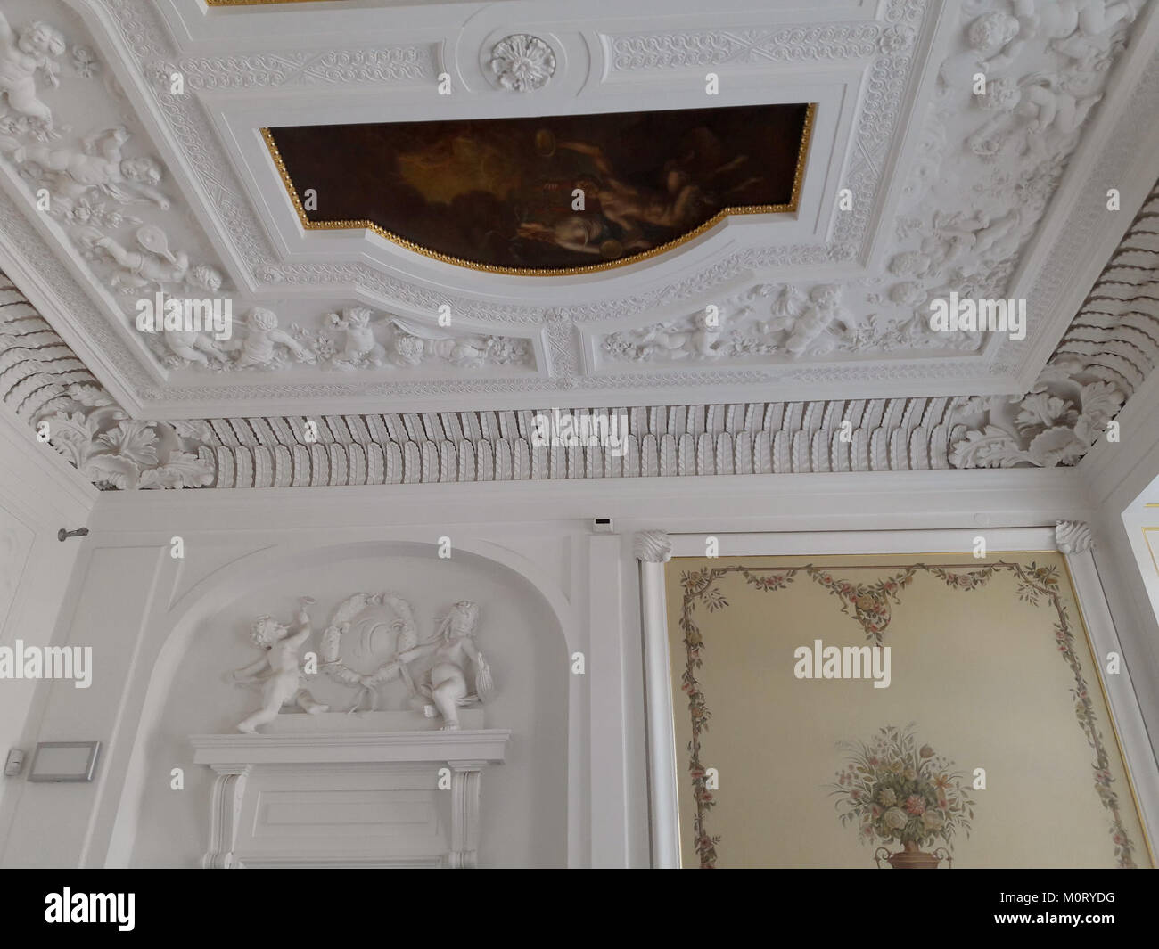 Plafond de l'escalier dans le Palais Ostrogski à Varsovie 05 Banque D'Images