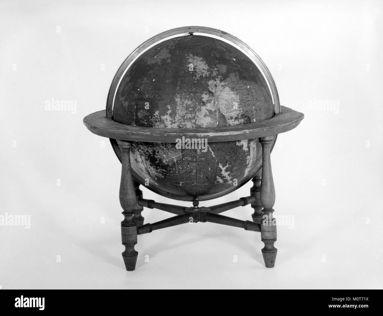 Celestial Globe MET 171944, un artefact historique de la collection MET, représentant les étoiles et les constellations dans un modèle 3D du ciel nocturne. C'est un objet important dans l'étude de l'astronomie. Banque D'Images
