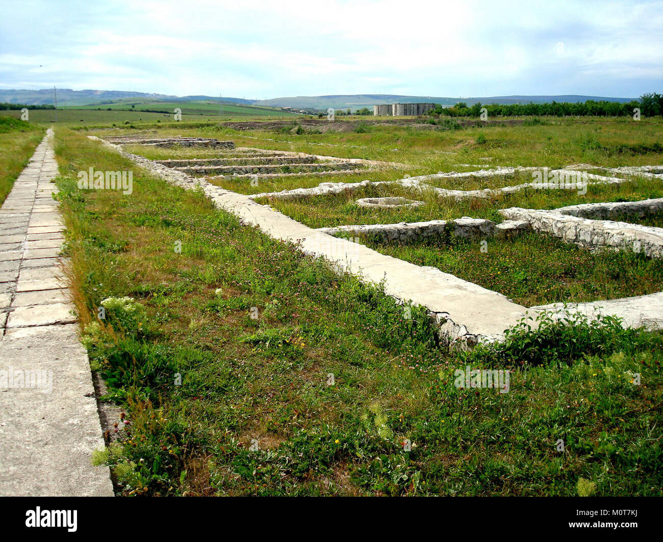 Castrul Potaissa, un ancien fort romain situé en Roumanie, comprend la Principia, le siège du fort. Le site offre un aperçu de l'architecture militaire romaine et de l'histoire. Banque D'Images