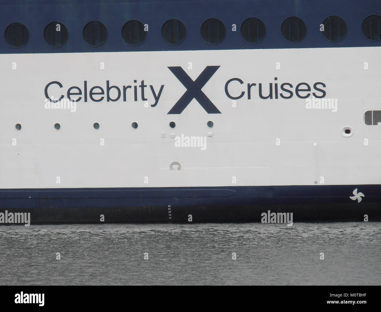 Le Celebrity Constellation, un navire de croisière océanique, a été exploité à Tallinn, Estonie, le 15 juillet 2012. Il fait partie de la flotte de Celebrity Cruises et propose des voyages de luxe à travers différentes destinations. Banque D'Images