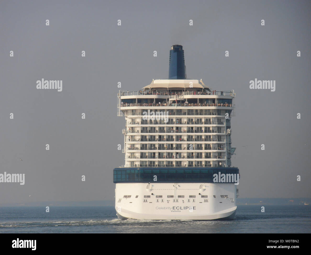 Le bateau de croisière Celebrity Eclipse est vu à Tallinn, Estonie, le 29 juillet 2012. Le navire est l’un des navires de la flotte de Celebrity Cruises, connu pour les voyages de luxe et les voyages internationaux. Banque D'Images