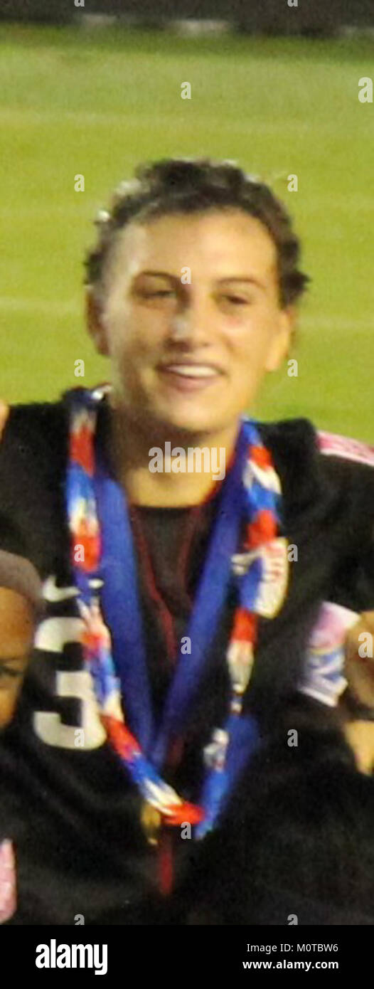 Cari Roccaro a participé à la Coupe du monde U20 de la FIFA 2012 en tant que membre de l'équipe nationale féminine des États-Unis. Connue pour ses excellentes performances, elle a contribué au succès de son équipe dans le tournoi, mettant en valeur ses compétences dans le football international dès son plus jeune âge. Banque D'Images
