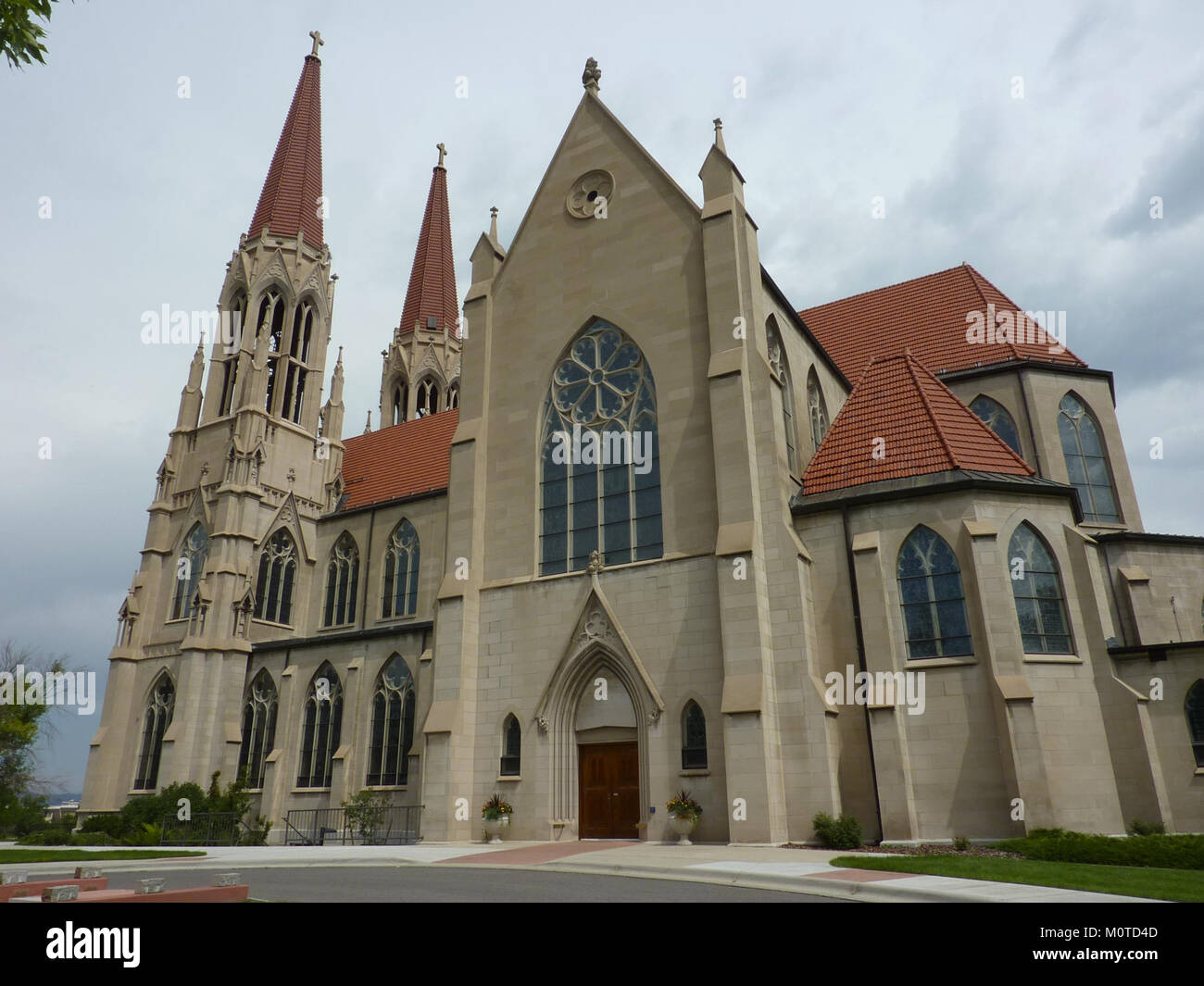 La cathédrale d'Helena, située à Helena, Montana, est un exemple significatif de l'architecture néo-gothique, connue pour ses superbes vitraux et son importance historique pour la communauté. Banque D'Images