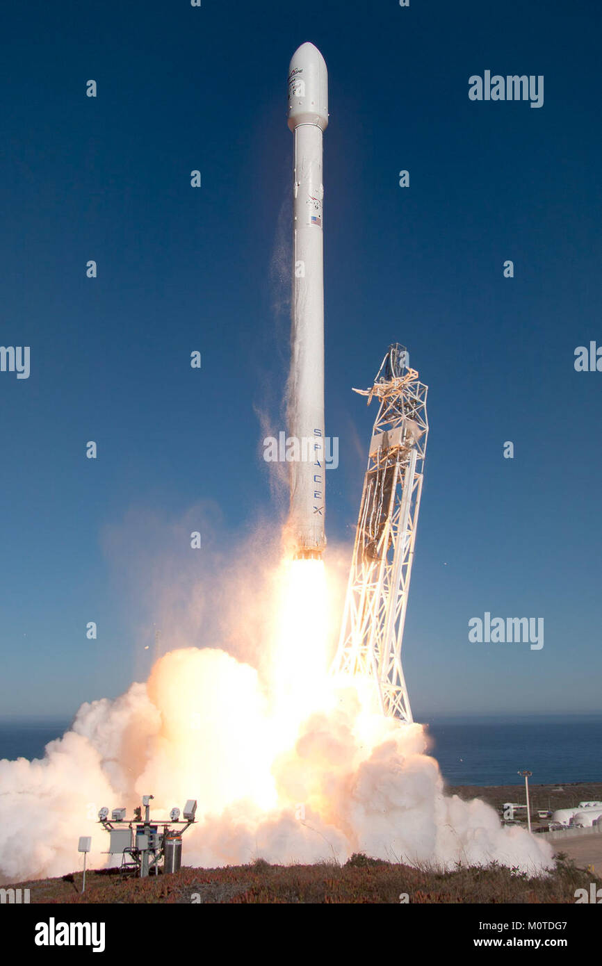 Le lancement du satellite CASSIOPE, baptisé Launch 001, marque une étape importante dans l'exploration spatiale. La mission vise à étudier la météorologie spatiale et ses effets sur l'atmosphère terrestre. Banque D'Images