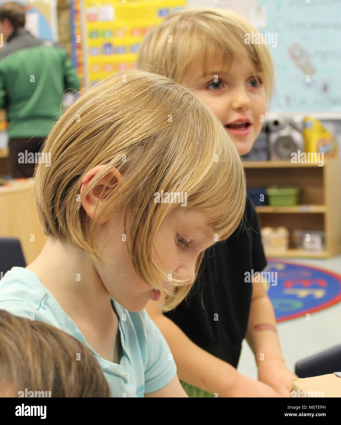 Les photos préscolaires de l'ACSD capturent des moments d'un milieu d'éducation de l'enfance, mettant en évidence les activités et l'environnement d'apprentissage dans un programme de développement de la petite enfance. Banque D'Images