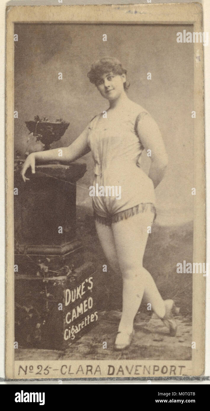 Clara Davenport figure sur la carte numéro 25 dans la série Actors and Actress (N145-4) émise par Duke sons & Co dans le cadre d'une campagne promotionnelle pour les cigarettes Cameo. Banque D'Images