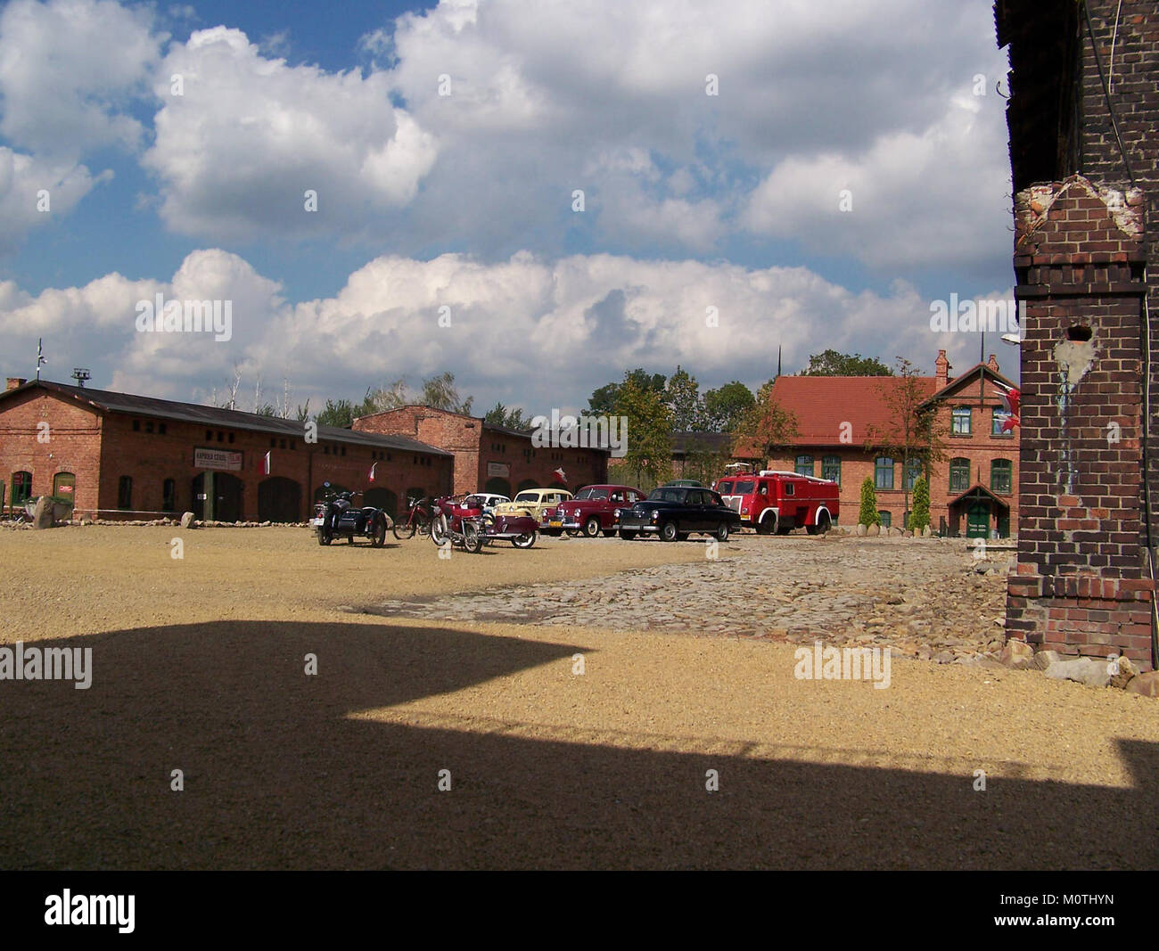 Le Cars View PRL Museum de Ruda Śląska présente une collection de voitures anciennes de l'époque de la République populaire de Pologne, offrant un aperçu de l'histoire automobile du milieu du XXe siècle en Pologne. Banque D'Images