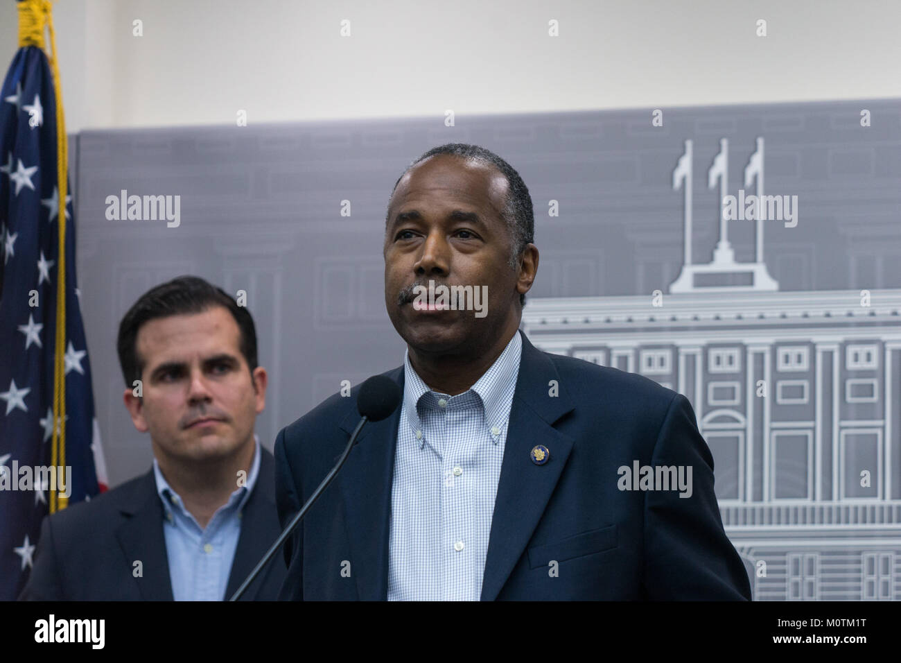United States Secretary of Housing and Urban Development, Ben Carson, et le Secrétaire de la sécurité intérieure, Kirstjen Nielsen, a rendu visite à Porto Rico et assisté à une conférence de presse aux côtés du Gouverneur de Porto Rico, Ricardo Roselló. Banque D'Images