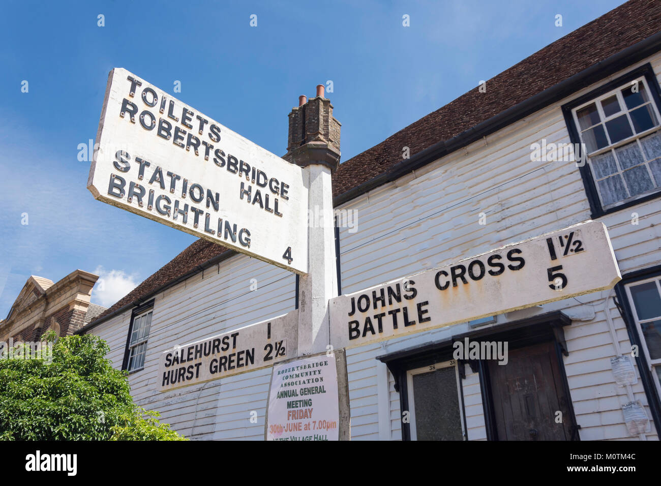 Distance Fingerpost signe, George Hill, Robertsbridge, East Sussex, Angleterre, Royaume-Uni Banque D'Images