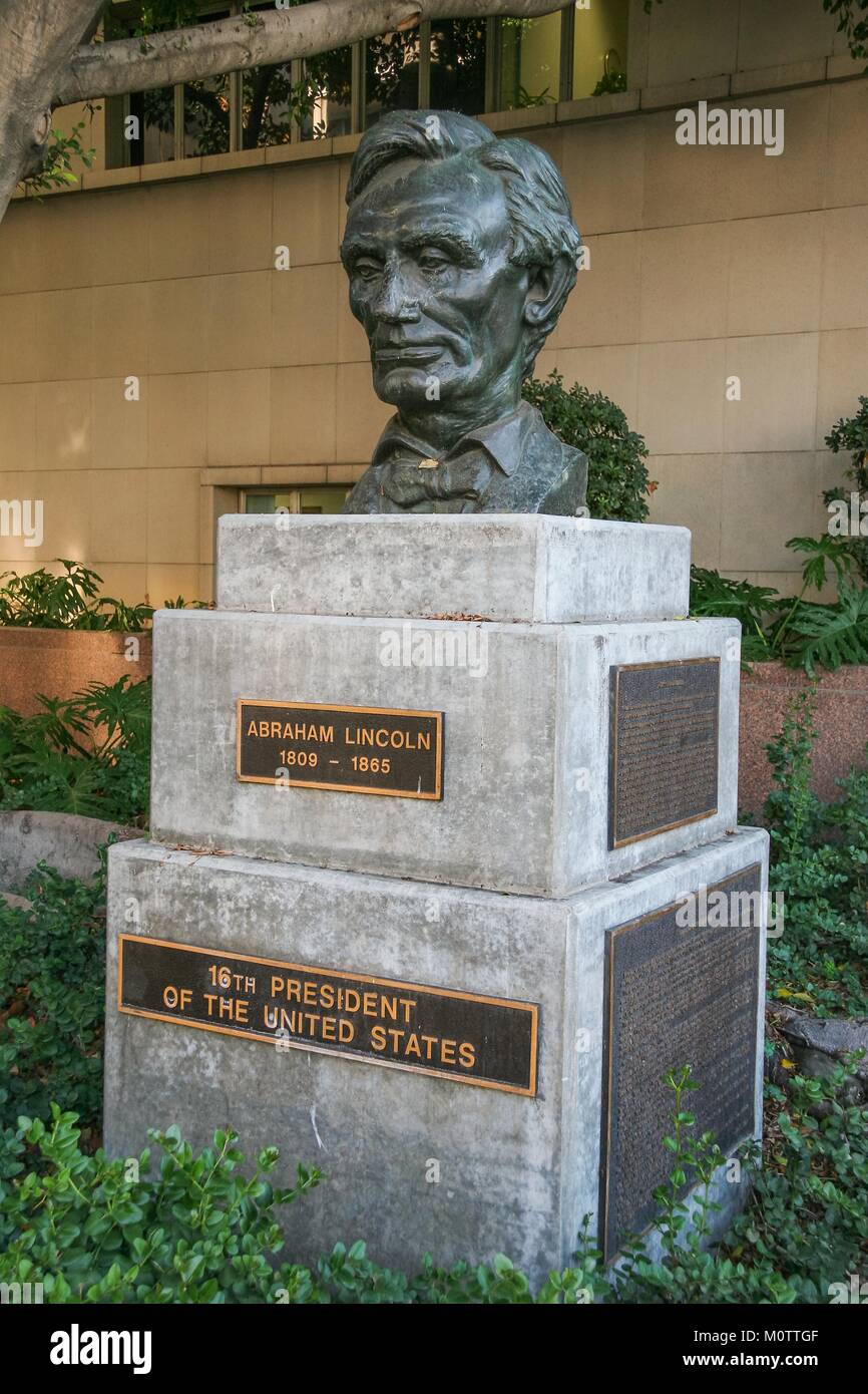 Sculpture du 16e président des États-Unis Abraham Lincoln (1809 - 1865) réalisé en 1961 par Robert Merrill Gage, situé au 110 Grand Avenue. Banque D'Images