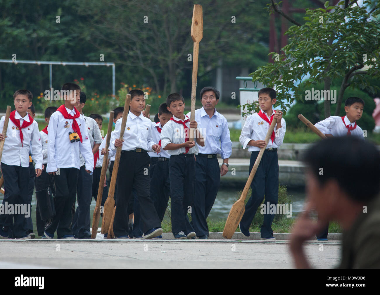 Pionniers de la Corée du Nord les garçons à Songdowon international children's Camp, province du Kangwon, Wonsan, la Corée du Nord Banque D'Images