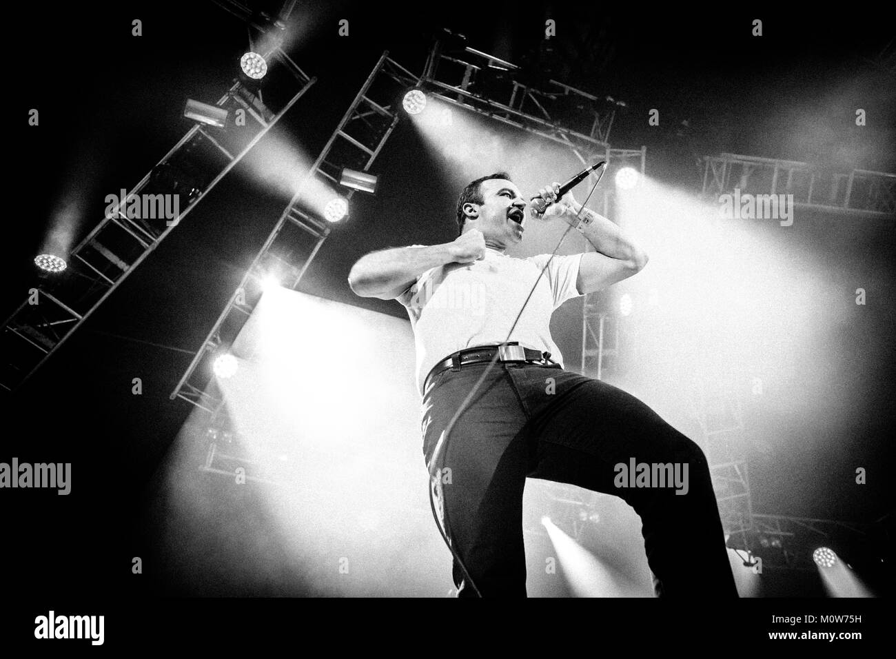 L'American synthpop band Îles futures effectue un concert live à l'Avalon étape à Roskilde Festival 2014. Ici chanteur Samuel T. Le hareng est représenté sur scène. Danemark 04.07.2014. Banque D'Images