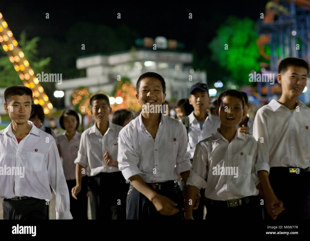 Adolescents nord-coréen à Kaeson youth park fun fair, de la province de Pyongan, Pyongyang, Corée du Nord Banque D'Images