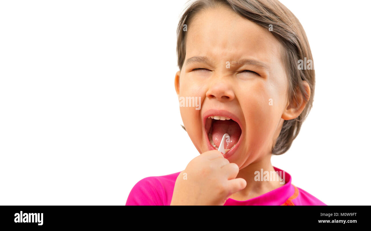 Close up avec petite fille à l'aide de cure-dents pour nettoyer ses dents  sur Photo Stock - Alamy