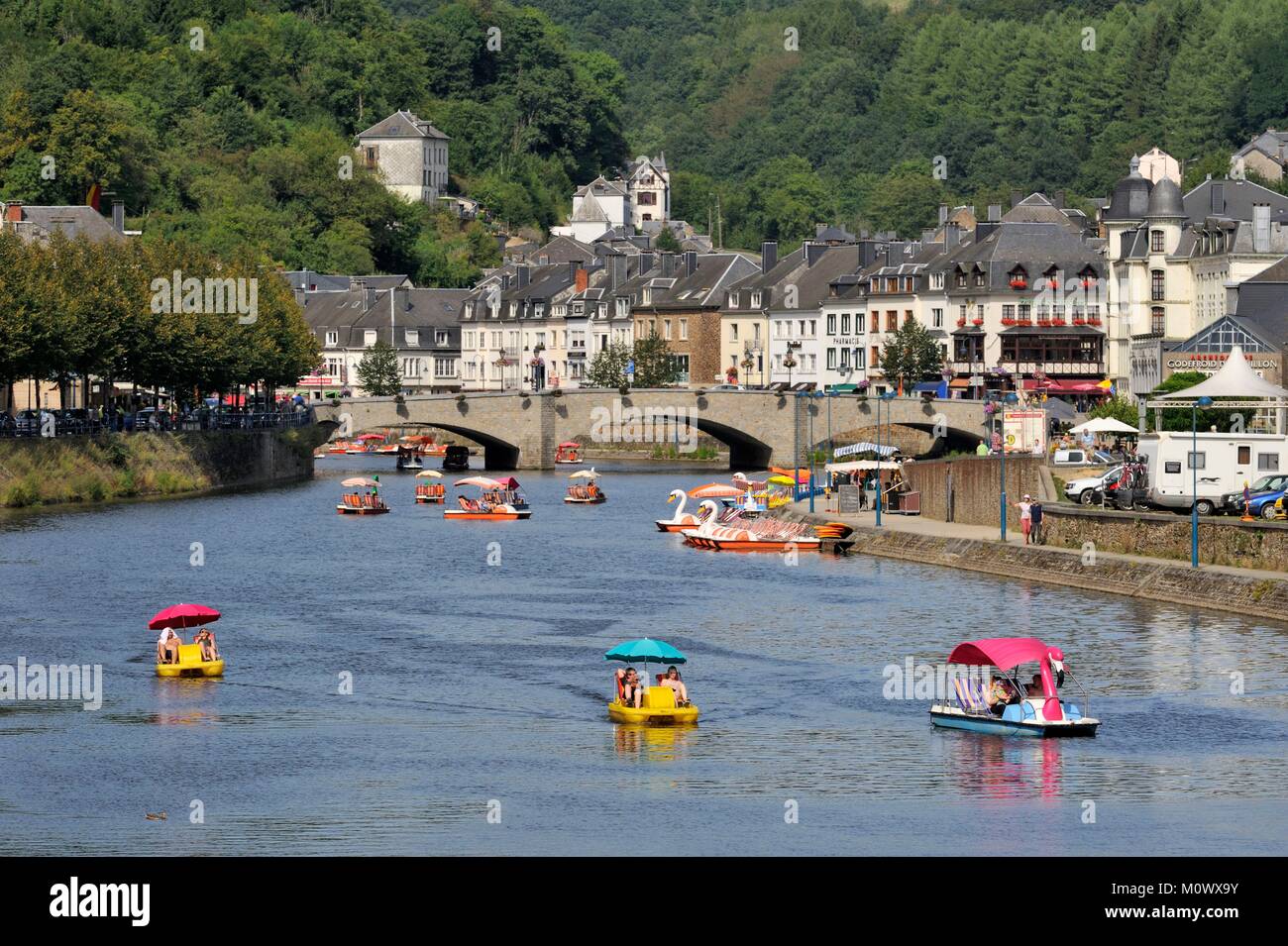 Belgique,Luxembourg,Bouillon,pédalos sur la Semois et le centreville