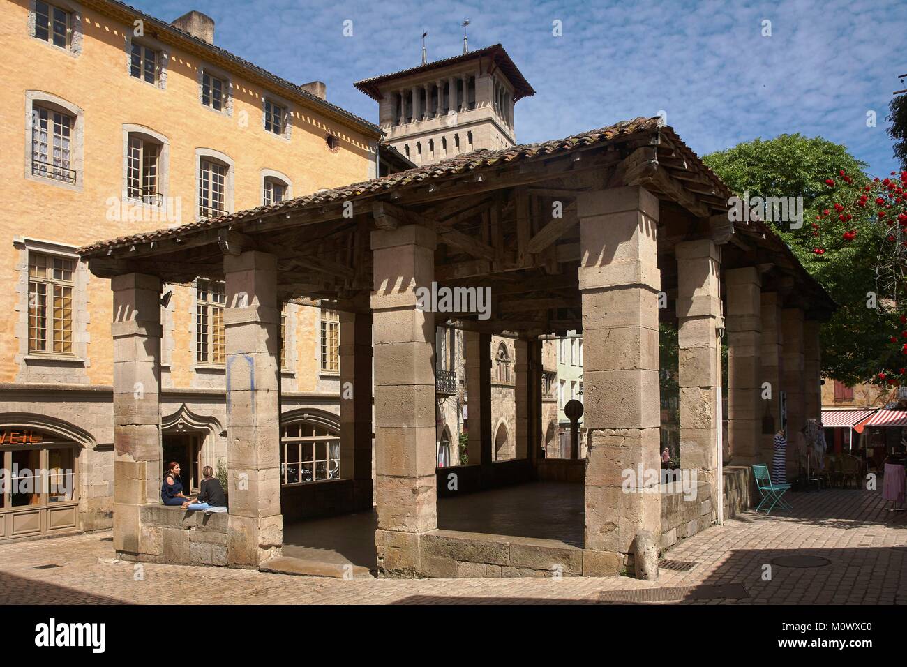 France,Tarn et Garonne,Saint Antonin Noble Val,Place des Halles,Hall et clocher de la maison consulaire Banque D'Images