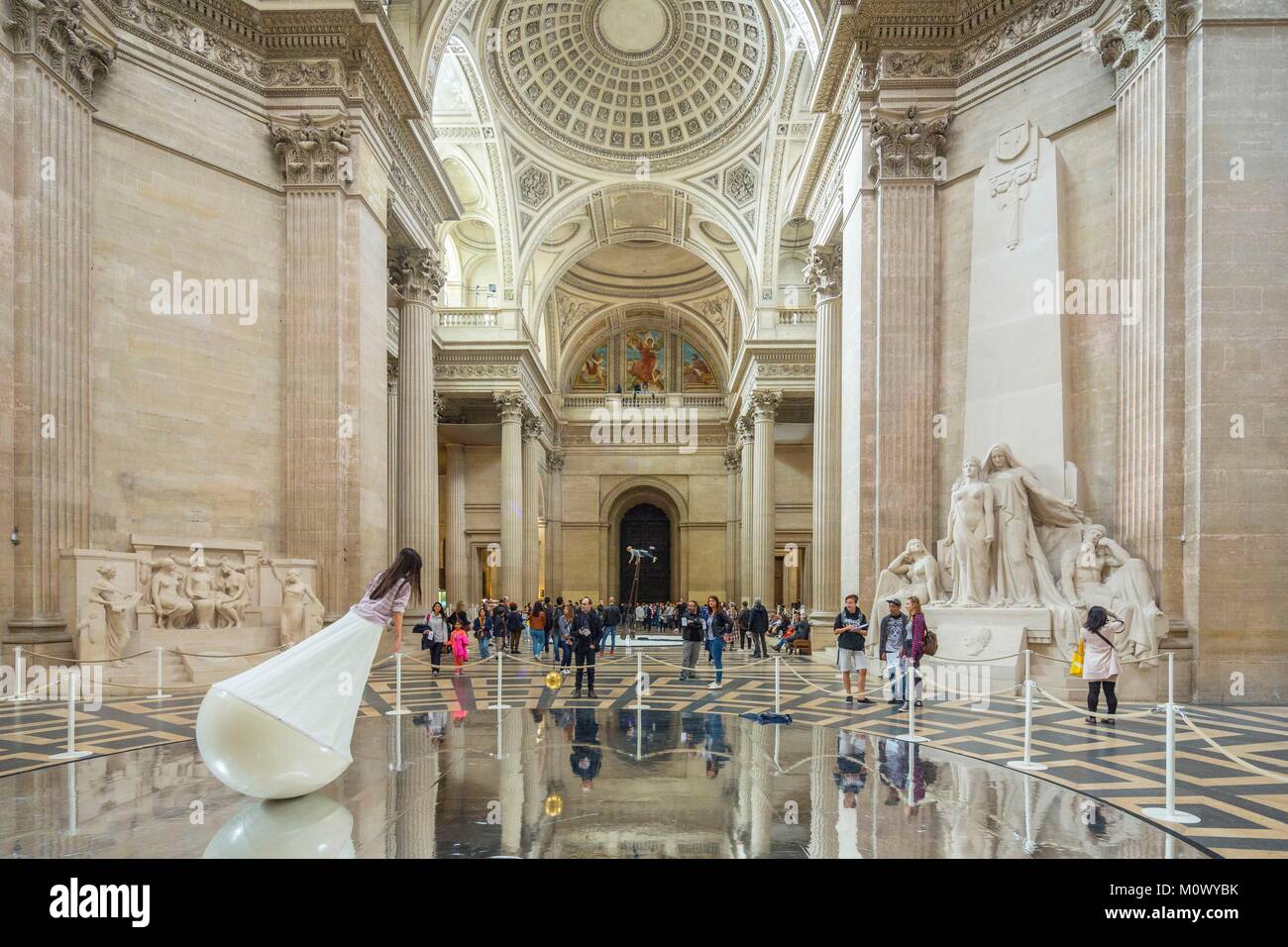France, Paris, Quartier Latin, Panthéon (1790) en style néo classique,Monuments  exposition en mouvement sur le site de la pendule de Foucault Photo Stock -  Alamy