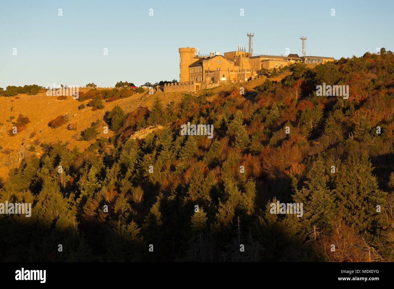 France,Gard,Les Causses et les Cévennes, paysage culturel de l'agro pastoralisme méditerranéen,inscrite au patrimoine mondial de l'UNESCO, Parc National des Cévennes,répertorié comme se réserve Biosphère par l'UNESCO, Valleraugue,de l'observatoire météorologique du Mont Aigoual Banque D'Images