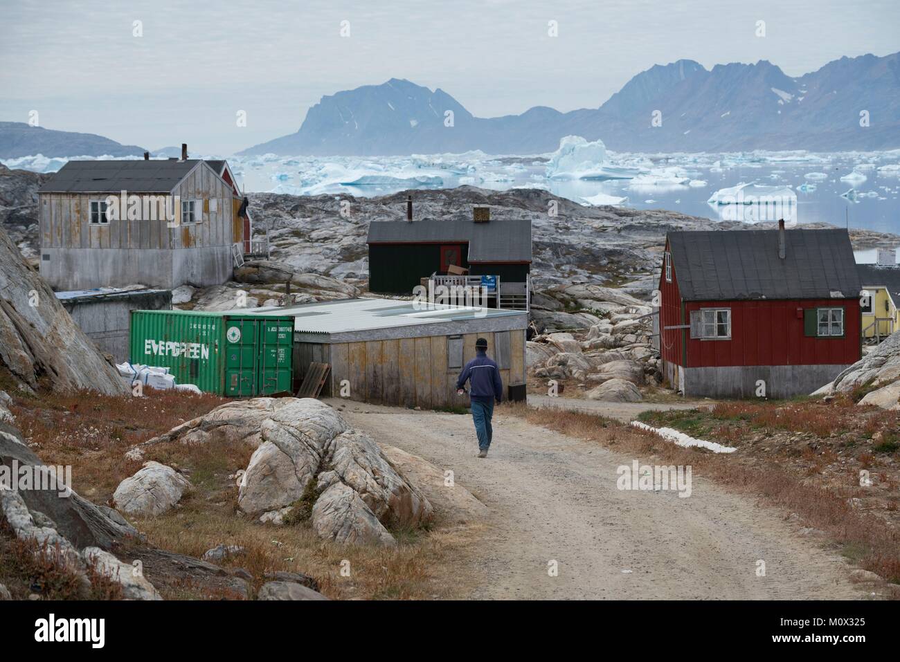 Le Groenland,Sermersooq,Tiniteqilaaq,homme seul Banque D'Images
