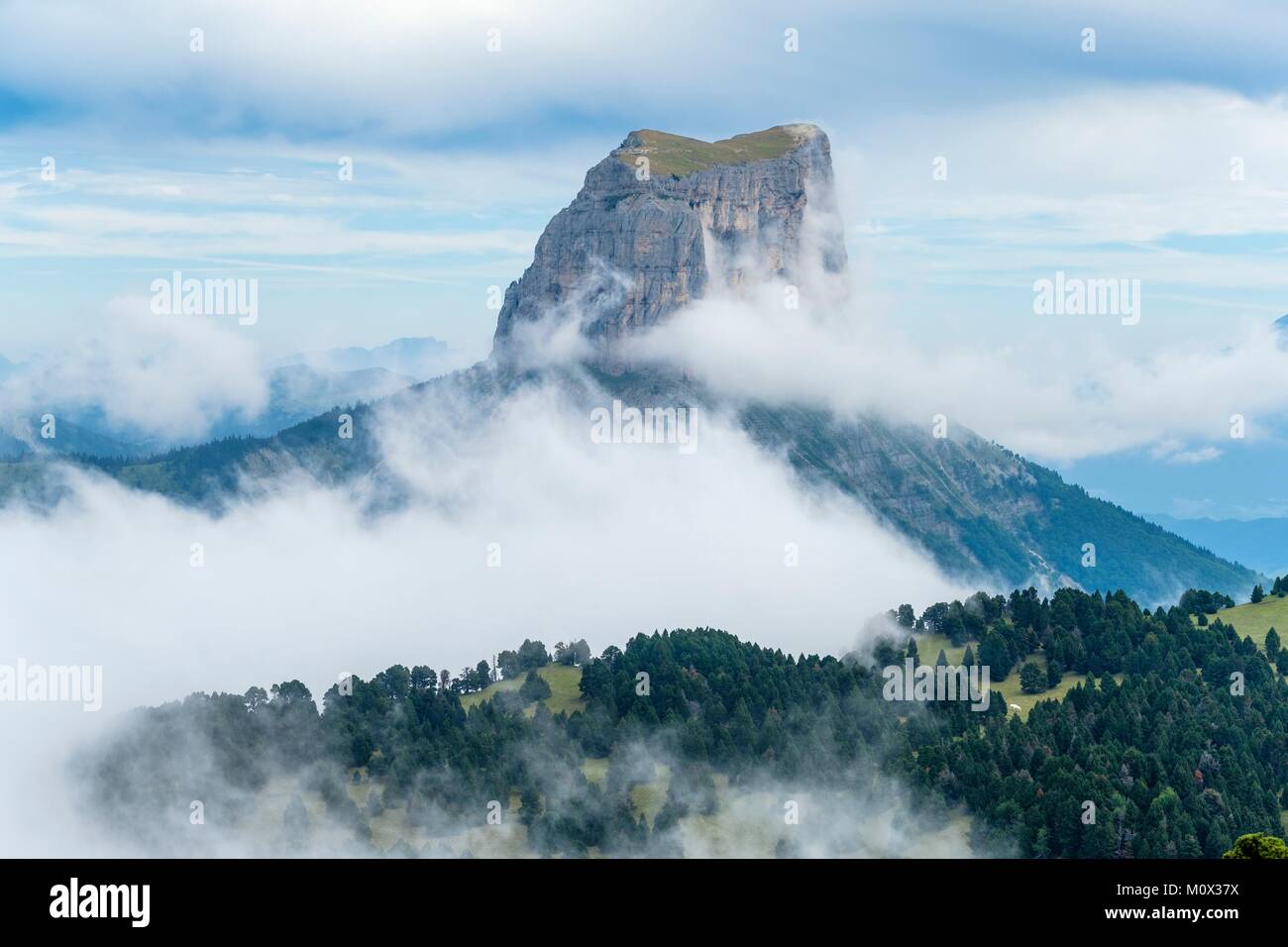 France,Isère,Parc Naturel Régional du Vercors, la réserve naturelle nationale des hauts plateaux du Vercors, Mont Aiguille (alt : 2087 m) Banque D'Images