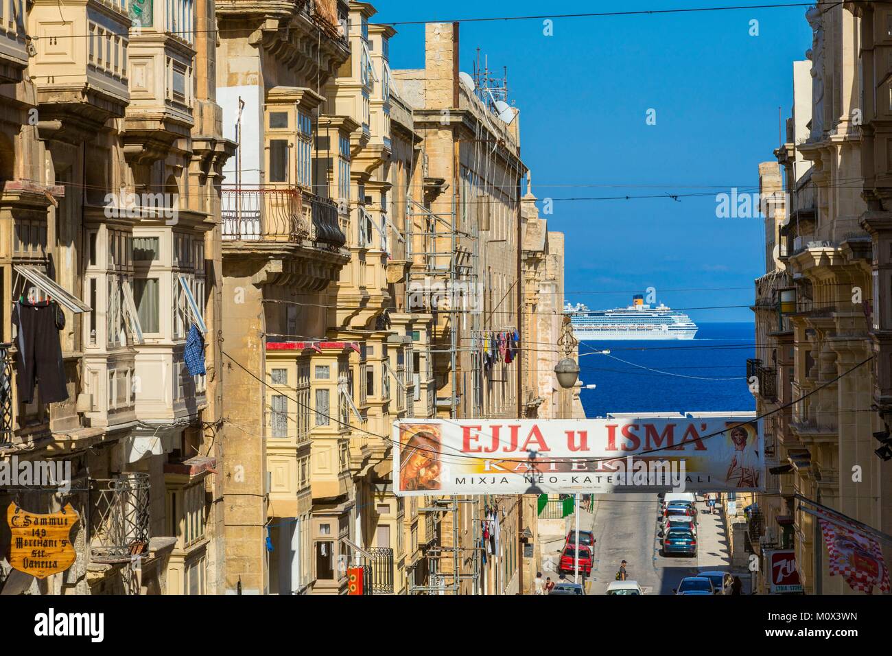 Malte, La Valette, classée au Patrimoine Mondial de l'UNESCO, centre ville,Rue de la République,ruelle typique en bois avec bow-windows Banque D'Images