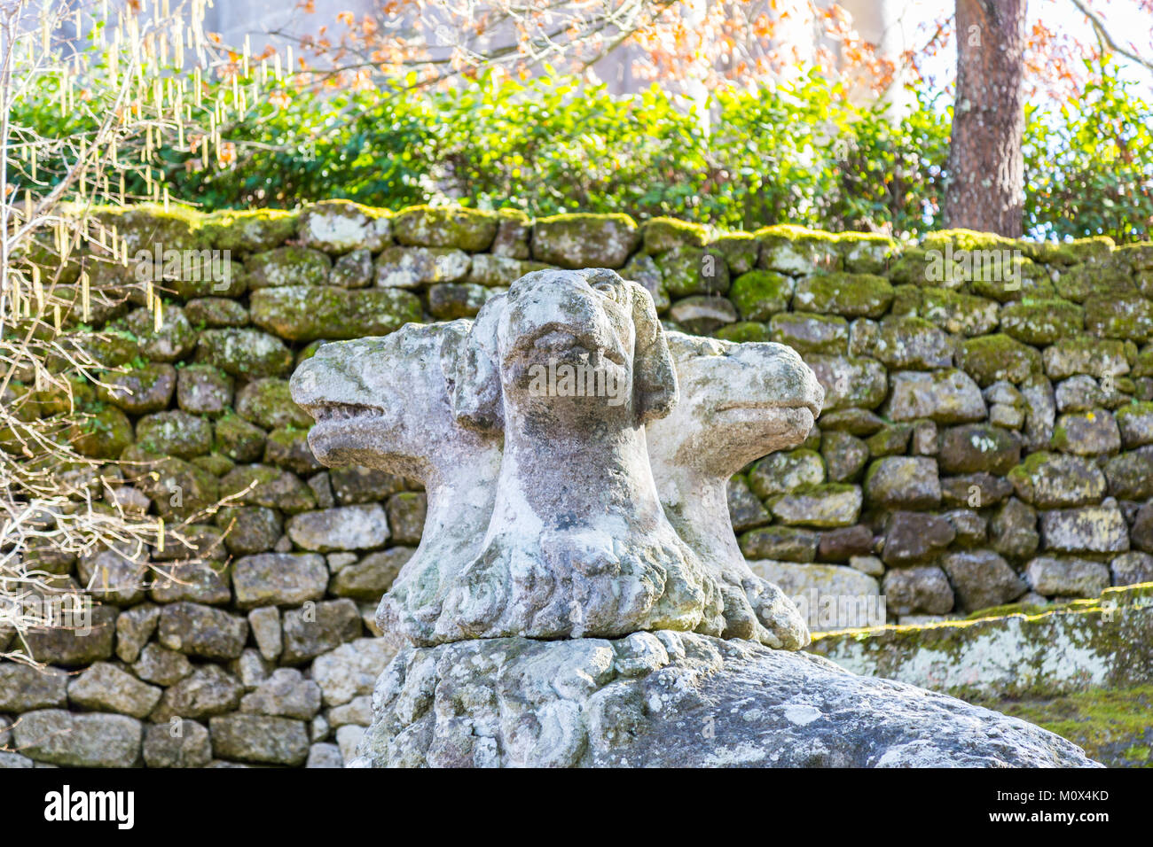 Ancienne Beautifulls sculptures au célèbre Giardino dei mostri (Parc