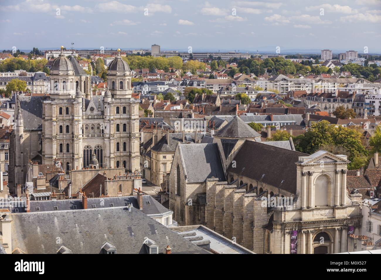 France, Côte d'Or,Dijon,impoli museum et église Saint Michel vue de la Tour Philippe le Bon du Palais des Ducs de Bourgogne Banque D'Images